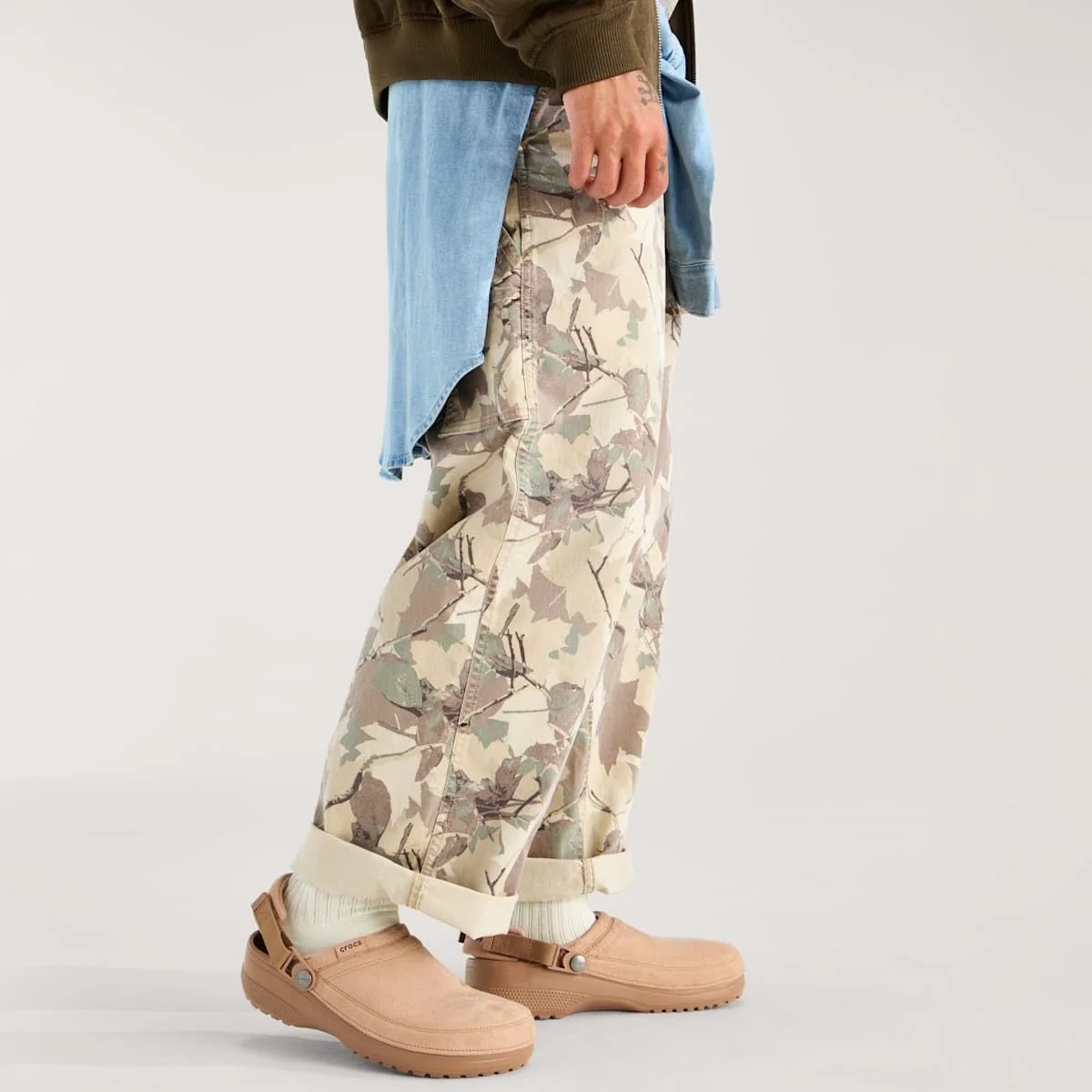 Crocs beige suede heel-strap clog photo 2