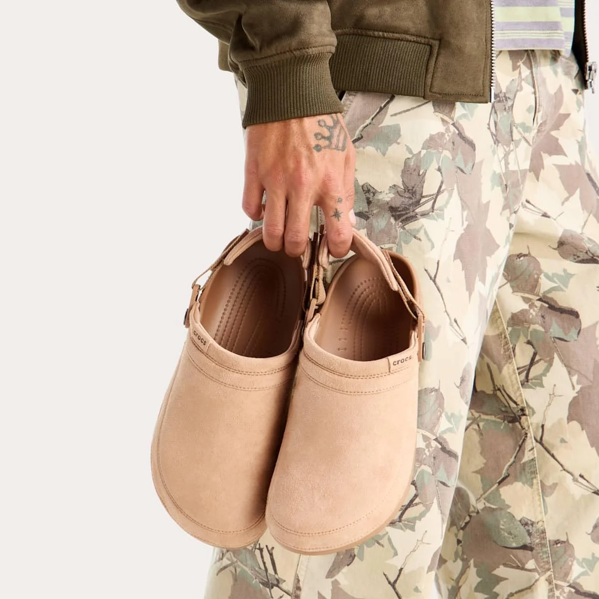 Crocs beige suede heel-strap clog photo 3